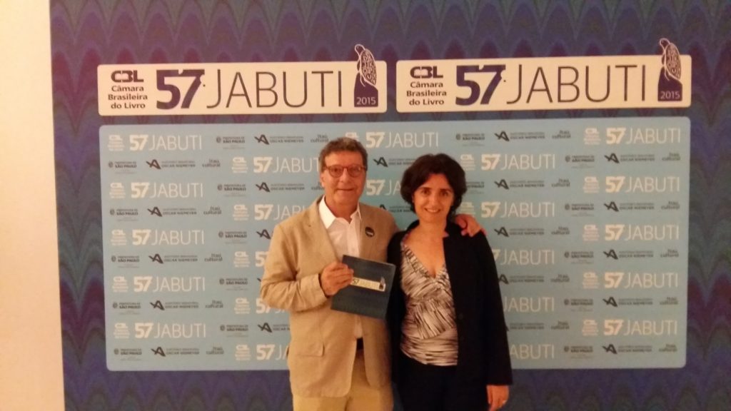 Nabil recebeu o Prêmio Jabuti (2015) - com Ana Paula Koury